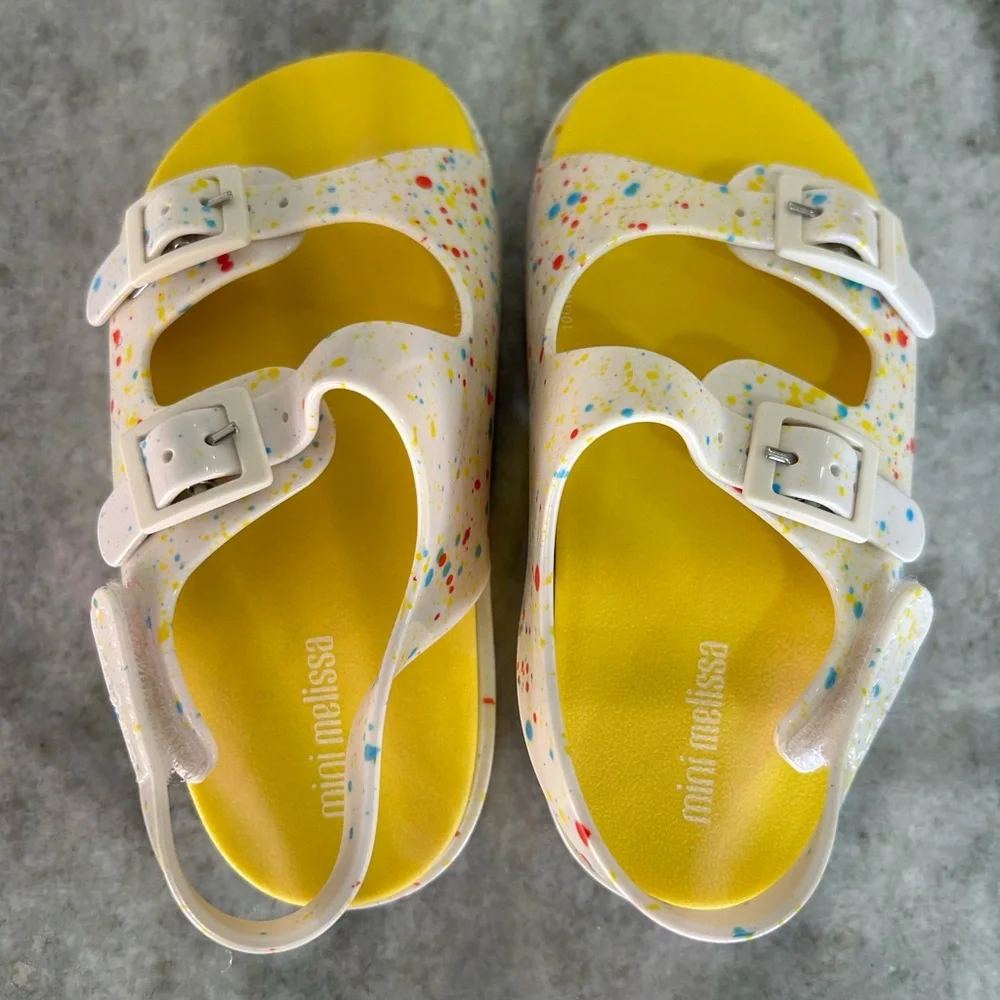 Mini Melissa brighten up